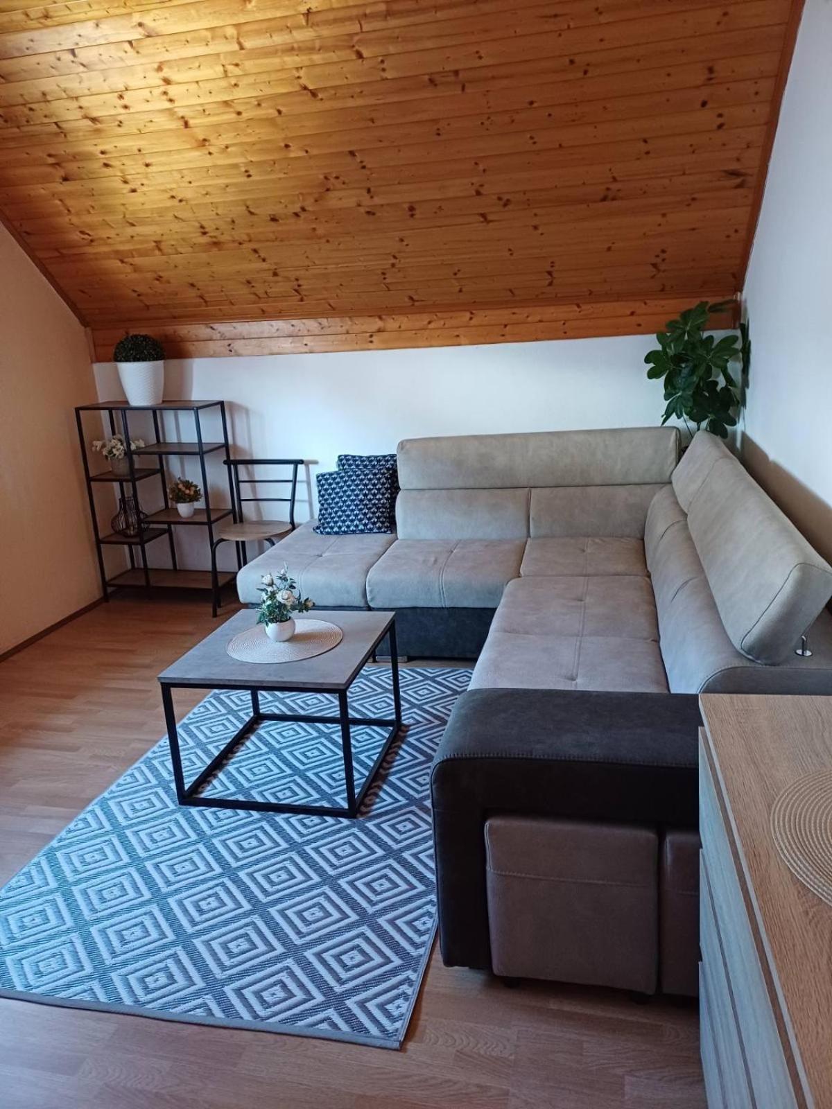 סמולג'אנאק Apartments Renata מראה חיצוני תמונה